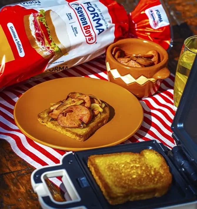 Calabresa Acebolada com Pão