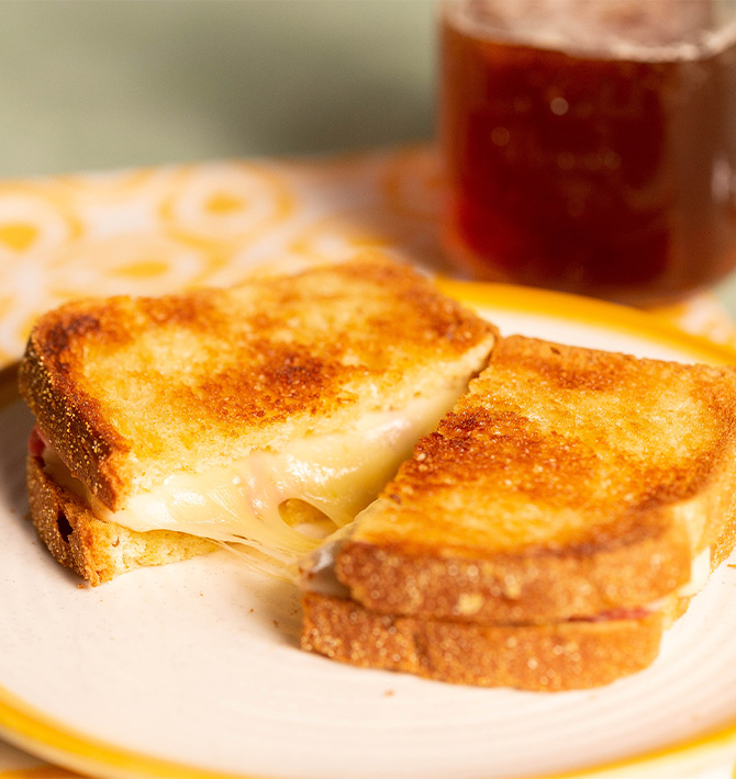 Tostex de mortadela com queijo