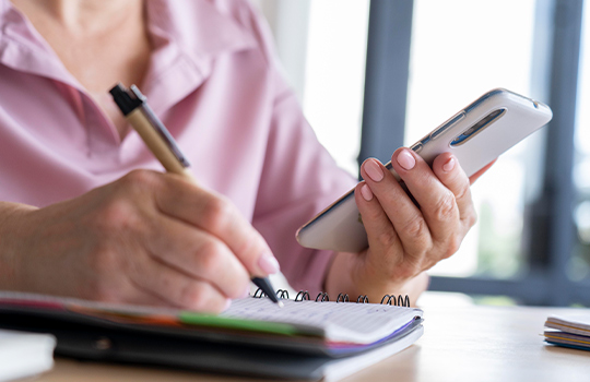 Como poupar dinheiro ganhando pouco: dicas para equilibrar o orçamento