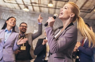 Transforme o ambiente de trabalho com diversão: ideias para confraternizações na empresa