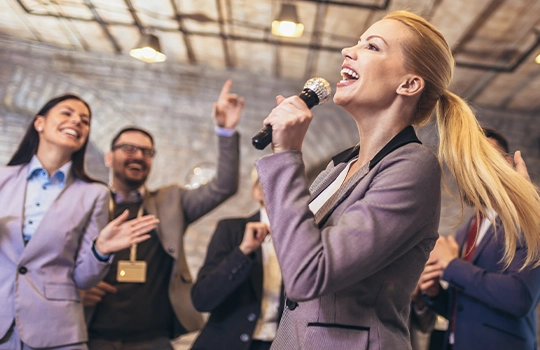 Transforme o ambiente de trabalho com diversão: ideias para confraternizações na empresa