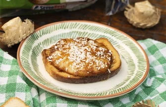 Rabanada com Pão de Coco e Abacaxi Assado