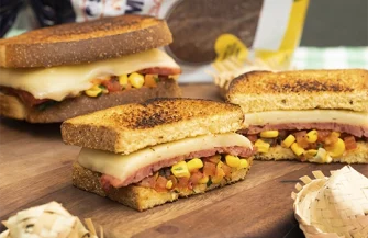 Sanduíche Caipira com Pão de Milho