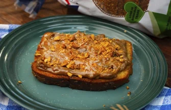 Toast de Pé-de-Moleque Cremoso no Pão de Coco