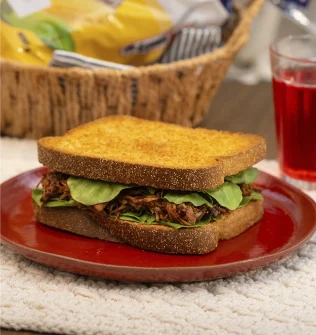 Pão de Milho com Frango Barbecue